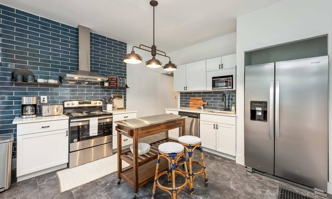 German Village Casa | German Charm Suites Sleeps 8!