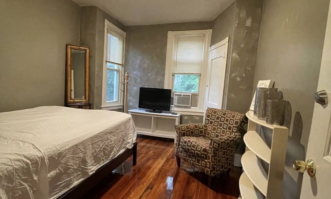 Northwest Philadelphia Casa | Germantown Gem 2 bd home