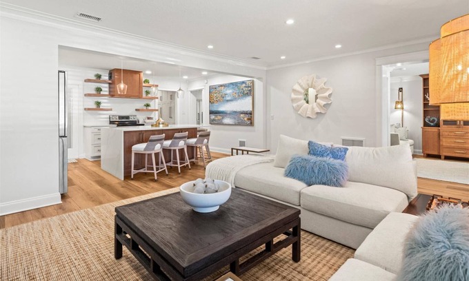 St. Petersburg - Clearwater Casa | Get 20% Off Rent 30+ Nights |Sea Glass Inn - Stylish Home with Covered Patio and Gameroom in St Pete
