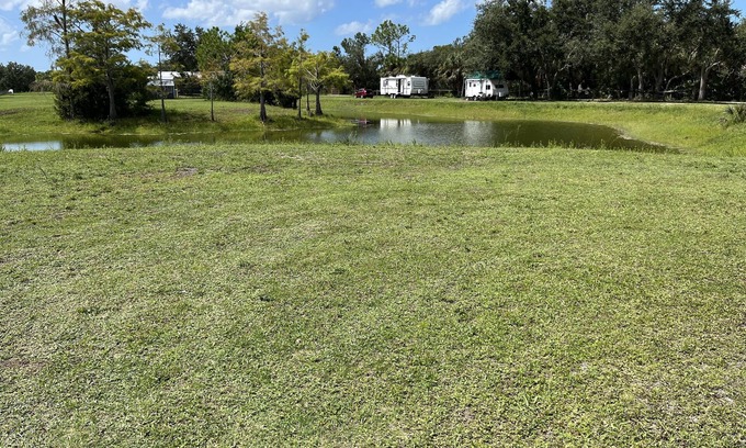 Englewood Complejo | Get away to the Country on a lake enjoying the wild life and horses.