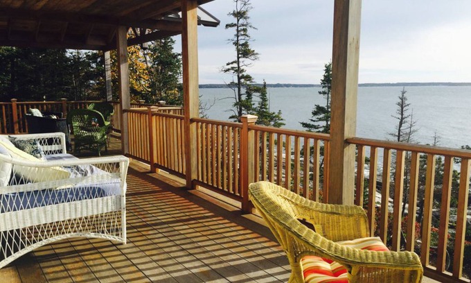Georgetown Cabaña | Get back to easy living! Walk to the beach, relax on the rocks. Dogs welcome
