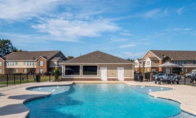 Tifton Apartamento | Get comfortable and enjoy plenty of extra room at this spacious place