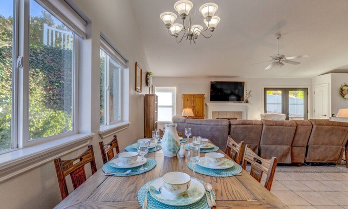 Provo Casa | Get together with family and enjoy the outdoors in this spacious, comfortable home in Utah Valley.