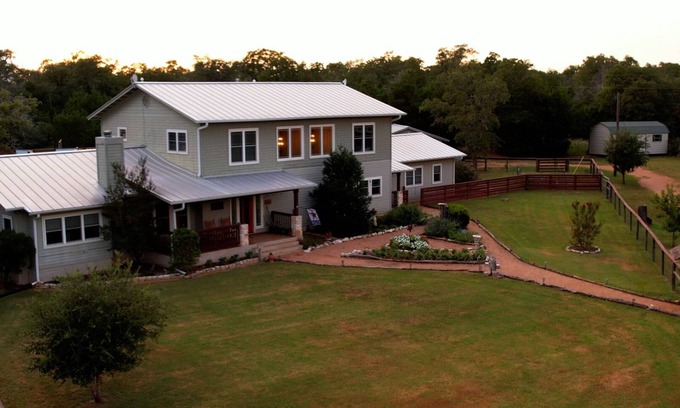 Smithville Casa | Dúplex aislado en 15 acres con capacidad para 14 personas