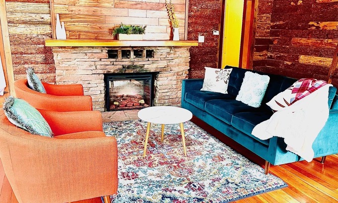 Coal Creek Cabina | Getaway Cabin: Views, 2 Decks, Grill, Wi-Fi, Pets OK