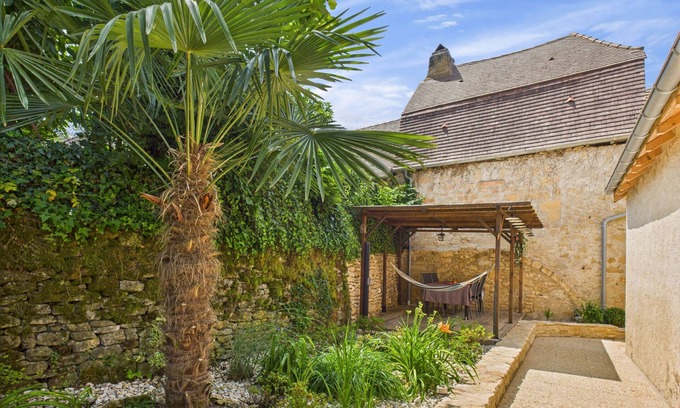 Auriac-du-Perigord Chalet De Esquí | Escapada para 2 en Auriac con acogedor jardín