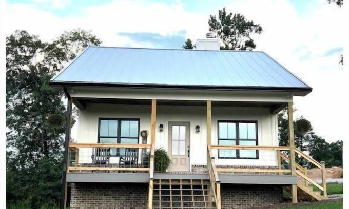 Grainger County Cabaña | Getaway for some rest or get out and enjoy some great East Tennessee attractions