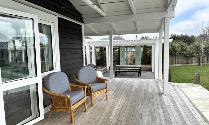 Martinborough Casa | Getaway on Grey - Pool and 4 bedrooms