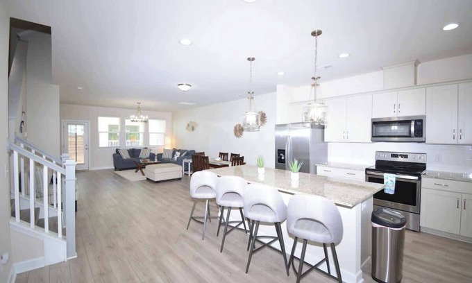 Johns Island Casa | Getaway on McLernon - Top Notch Mid Term Stay