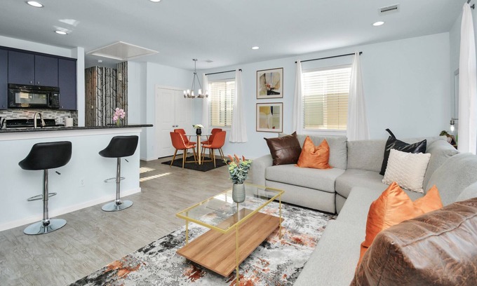 Greater East End Casa | Getaway on the Bayou | East Downtown Townhome