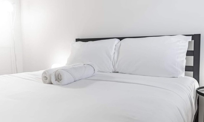Hackensack River Waterfront Apartamento | Getaway Private Bed close to NYC/EWR/Trans/Cafe