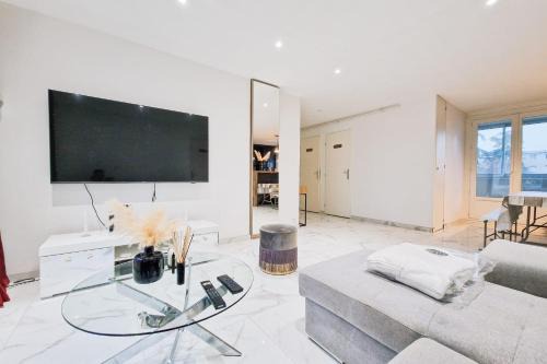 Saint-Martin-d'Heres Apartamento | #GH Butler's Monochrome