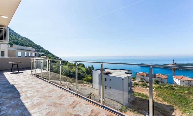 Seoca Apartamento | GH# New Penthouse with a pool and a sea view