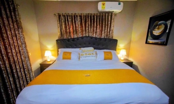 Kasoa Cama Y Desayuno | GHL. G Floor En-suites 2 BR Sleep 4. WiFi, DSTV, SOLAR ,AC And Free Breakfast