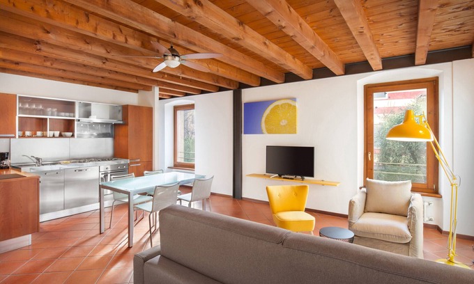 Albisano Apartamento | Giallo Limone Apartment