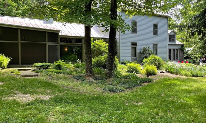 New Paltz Casa | Giant, Cozy Getaway in the Country