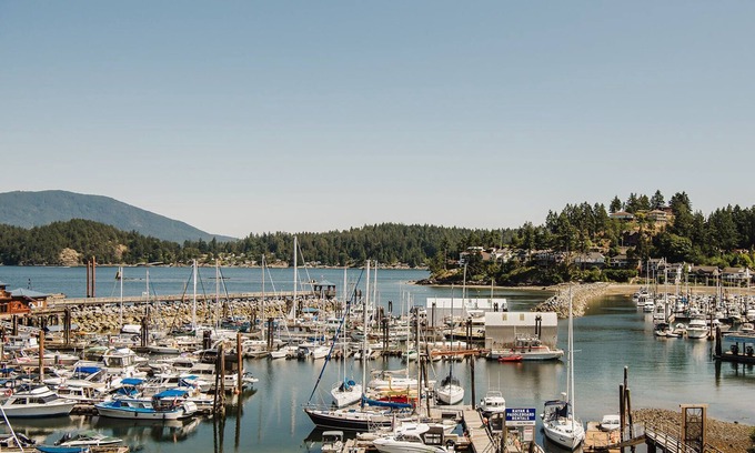 Gibsons Hotel | Gibsons Landing Inn