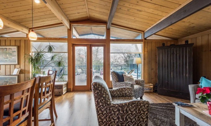 Gibsons Casa | ¡Toda la casa privada y serena con impresionantes vistas en Lower Gibsons te espera!