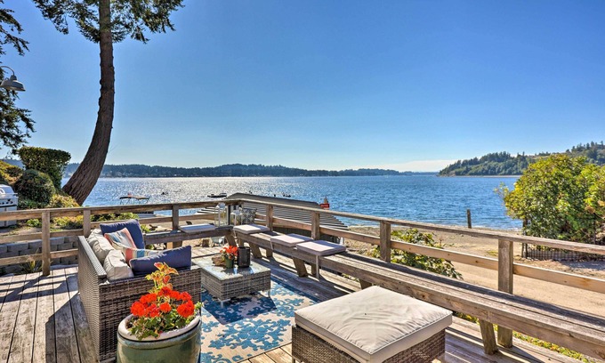 Gig Harbor Casa | Gig Harbor House w/ Private Beach + Views!