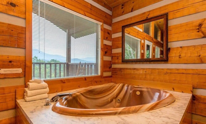 Gatlinburg - Pigeon Forge Cabina | Gigantic Views GSMNP/3.6 Miles 2 DwTn Gatlinburg