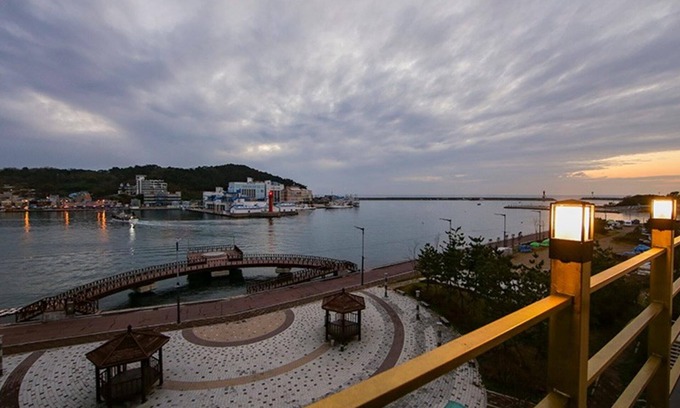 Busan Casa | Gijang Golden Bay Pool Villas Pension