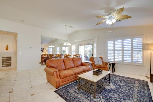 Gilbert Casa | Gilbert Home with Yard, Golf Course On-Site
