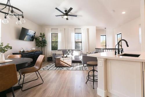 Gilbert Casa | Gilbert Laurel