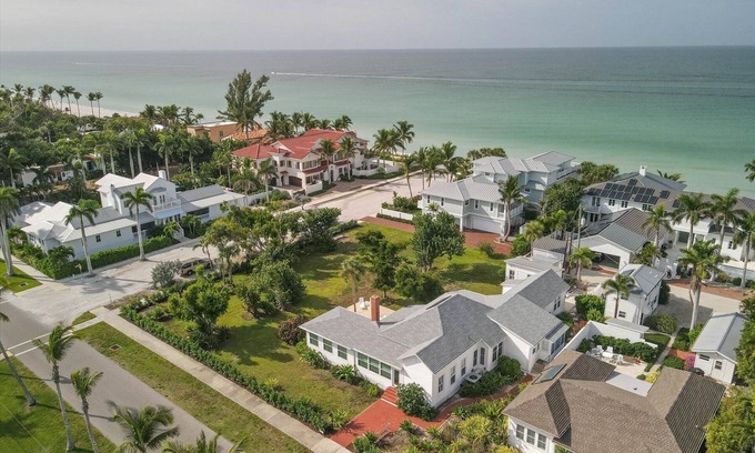 Boca Grande Casa | Gilchrist Manor - 6 BR historic beach house steps from beach and town!