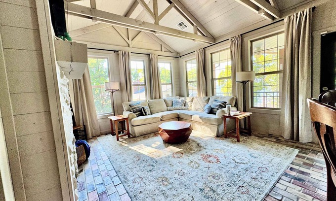 Grove Casa | Gilead Grand Lakefront Family Retreat!