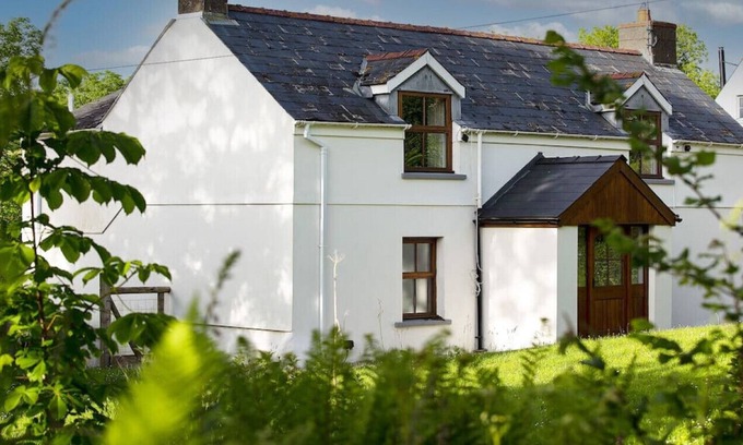 Clynderwen Cabaña | Gilfach Cottage · Cosy Cottage in Wild Countryside by Llys-y-Fran