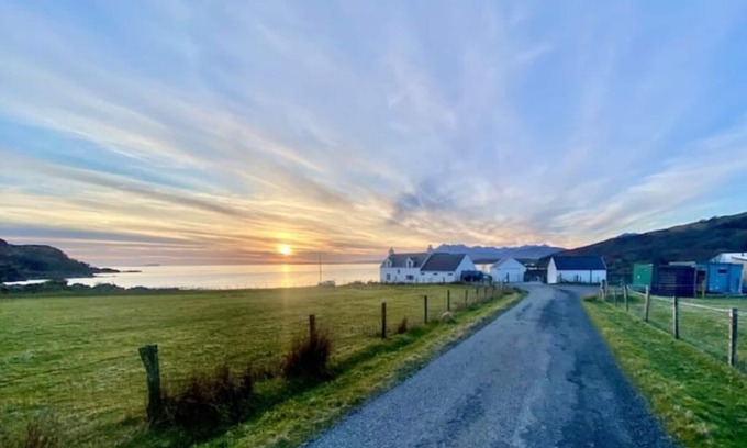 Breakish Casa | Gillean House-Spectacular beachfront property-Skye