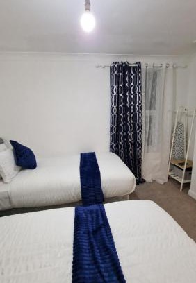 Gillingham Casa | Gillingham Home - Sleeps 4 - Comfort & Convenience
