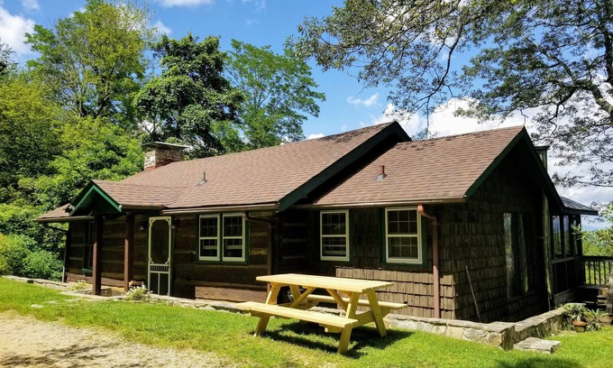 Newland Cabina | Gingercake Acres- Al lado del desierto de Linville Gorge. ¡Mascota amigable!