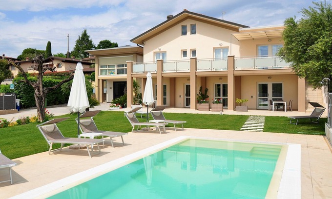 Padenghe sul Garda Apartamento | Ginkgo | Garda Bloom Holiday Apartments at Lake Garda