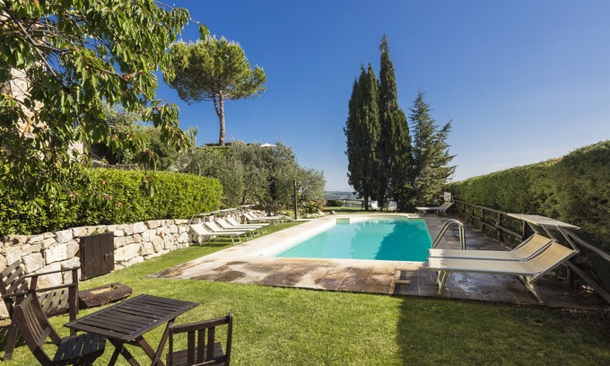 Castel San Gimignano Apartamento | Girasol apartamento con vistas a San Gimignano, piscina y jardín compartido