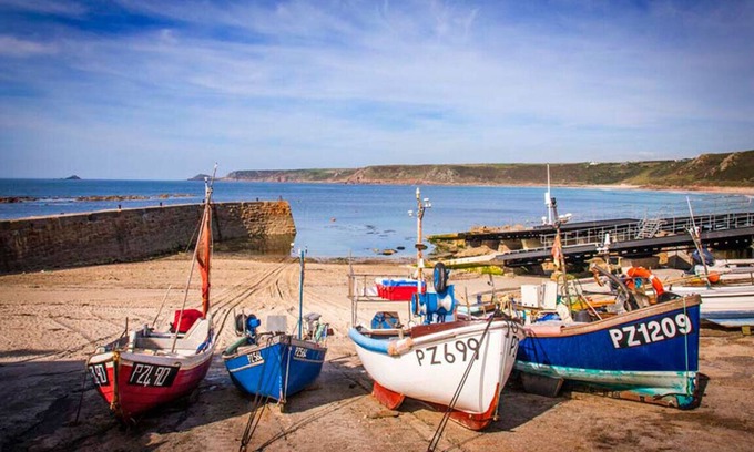 Sennen Cove Cabaña | Girl Annie, Beach Cottage, Great Sea-Views, Garden