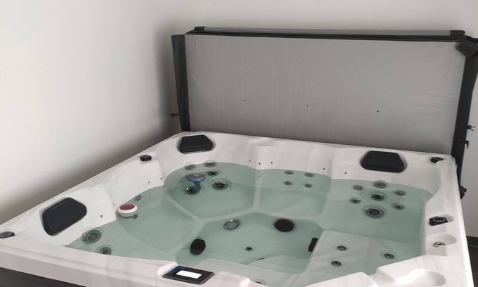 Pleine-Fougeres Casa | GITE 10 PERS WITH SPA 15MIN FROM MT ST MICHEL 30MIN ST MALO