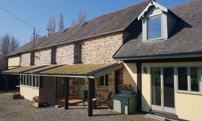 Villiers-le-Pre Casa | Gite 3 bedroom, 2 bathroom, swimming pool, fishing lakes, large mature garden