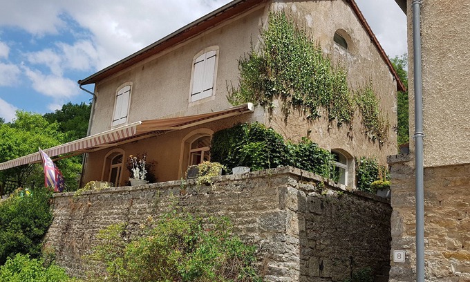 Saint-Sernin-du-Plain Cama Y Desayuno | 3-star cottage - Getaway with family, friends in a green haven of peace