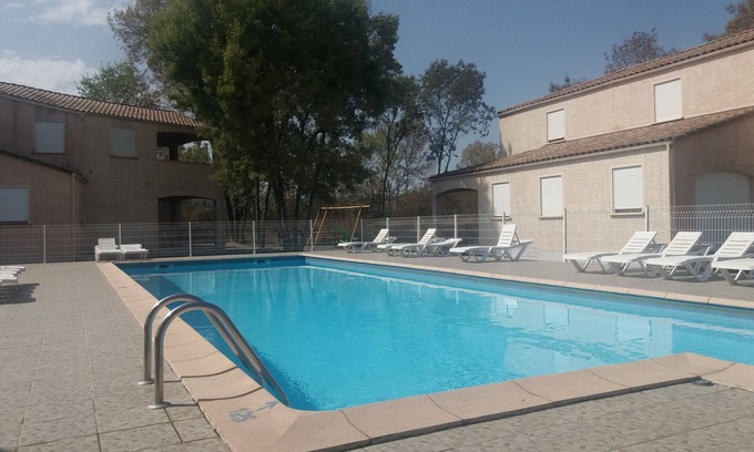 Lablachere Apartamento | Gite Ardèche Sud with swimming pool, tennis, playground