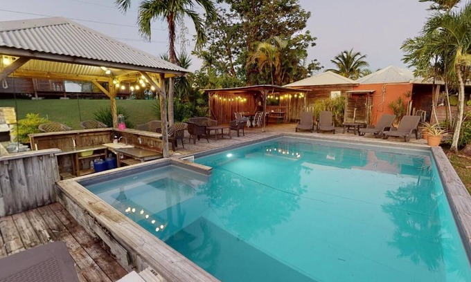 Sainte-Anne Casa | Gîte Baobab 1: Beautiful pool area with panoramic view