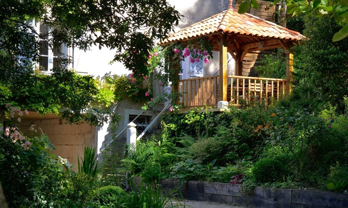Saint-Meard-de-Drone Casa | Casas rurales en un molino en el río Dronne - La Gloriette