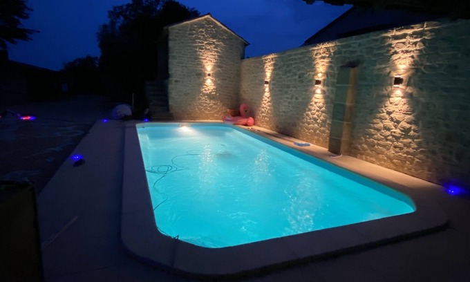 Arles Otro | Gite Champêtre de Caractère au Mas Arnaud Équipée D'un Spa,et Accès à la Piscine