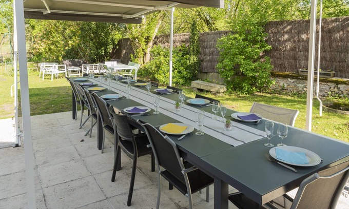 Montbazon Casa | Gîte Chez Stéphanie Montbazon, 5-bedroom farmhouse in the heart of the village - 15pers