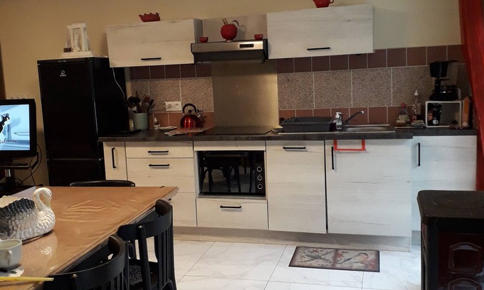 Saint-Julien-Boutieres Apartamento | Gite close to the Dolce Via de lac, the 4-season luge at Mont Gerbier de Jonc