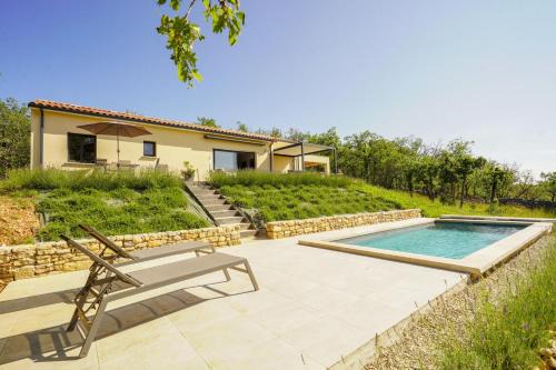 Vers Casa | Gite de Chantecoucou - Piscine privative et vue