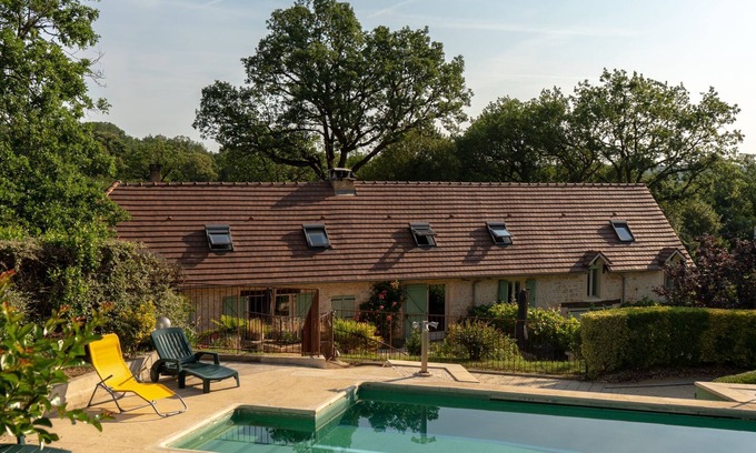 Nadaillac Casa | Gite DE Charme Avec Piscine, Discotheque ET Complexe Sportif