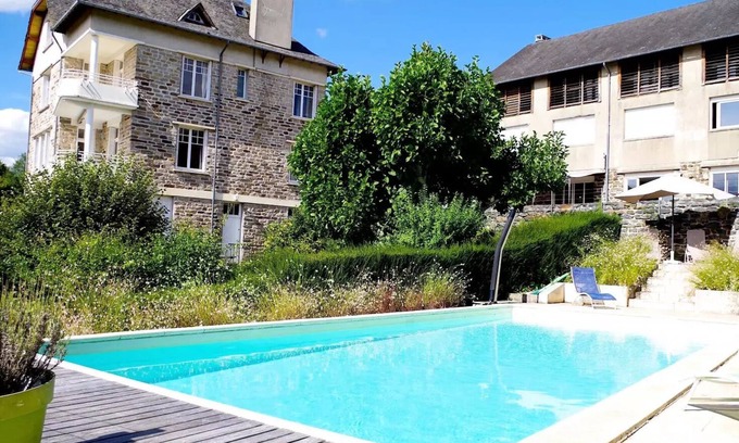 Uzerche Villa | Gîte de France A pearl of view 4 ears of corn - Gite de France 14 people