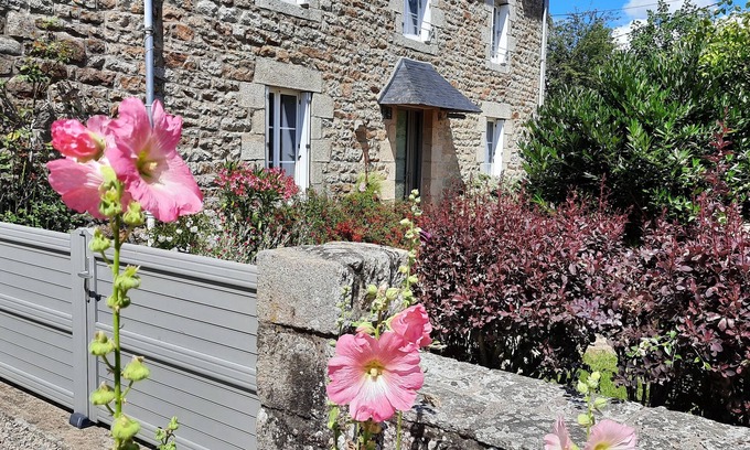 Plouasne Cabaña | Gite des PROM'NOUS,independent in BRITTANY, enclosed garden, countryside, lake Néal.SPA