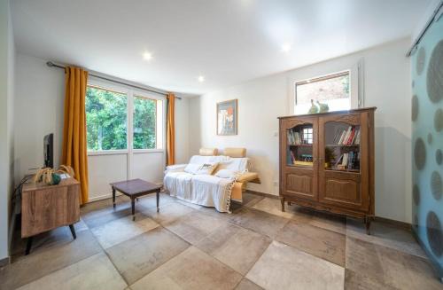 Savigny-sur-Grosne Casa | Gite des Troix Ptites Noix - Family 9 People Garden Games Close to Cluny Vignoble